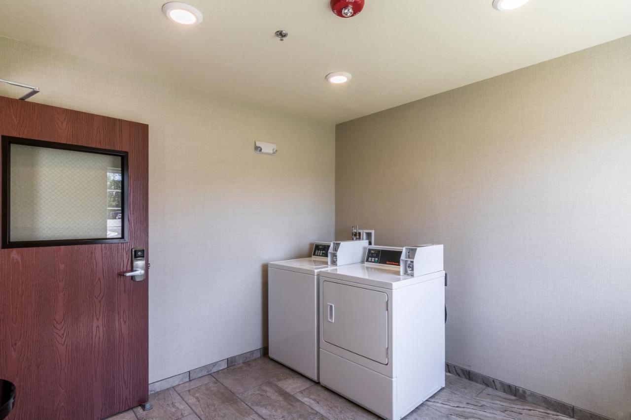 Cobblestone Inn & Suites - Barron Exterior photo